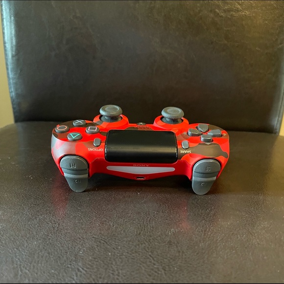 PS4 DualShock Red Camo Controller - Picture 4 of 5